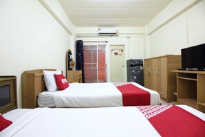 办公桌、隔音、免费 WiFi、床单