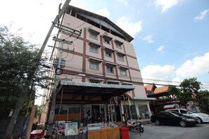 Exterior - OYO 689 Baan Yuyuen (Pathum Thani)