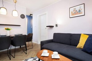 TV - Comfortable Apartment in the Center | Workspace, Balcony (Warszawa)