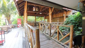 مطعم