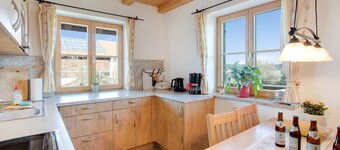 Cosy Apartment "Seeblick" with Garden, Terrace & Wi-Fi