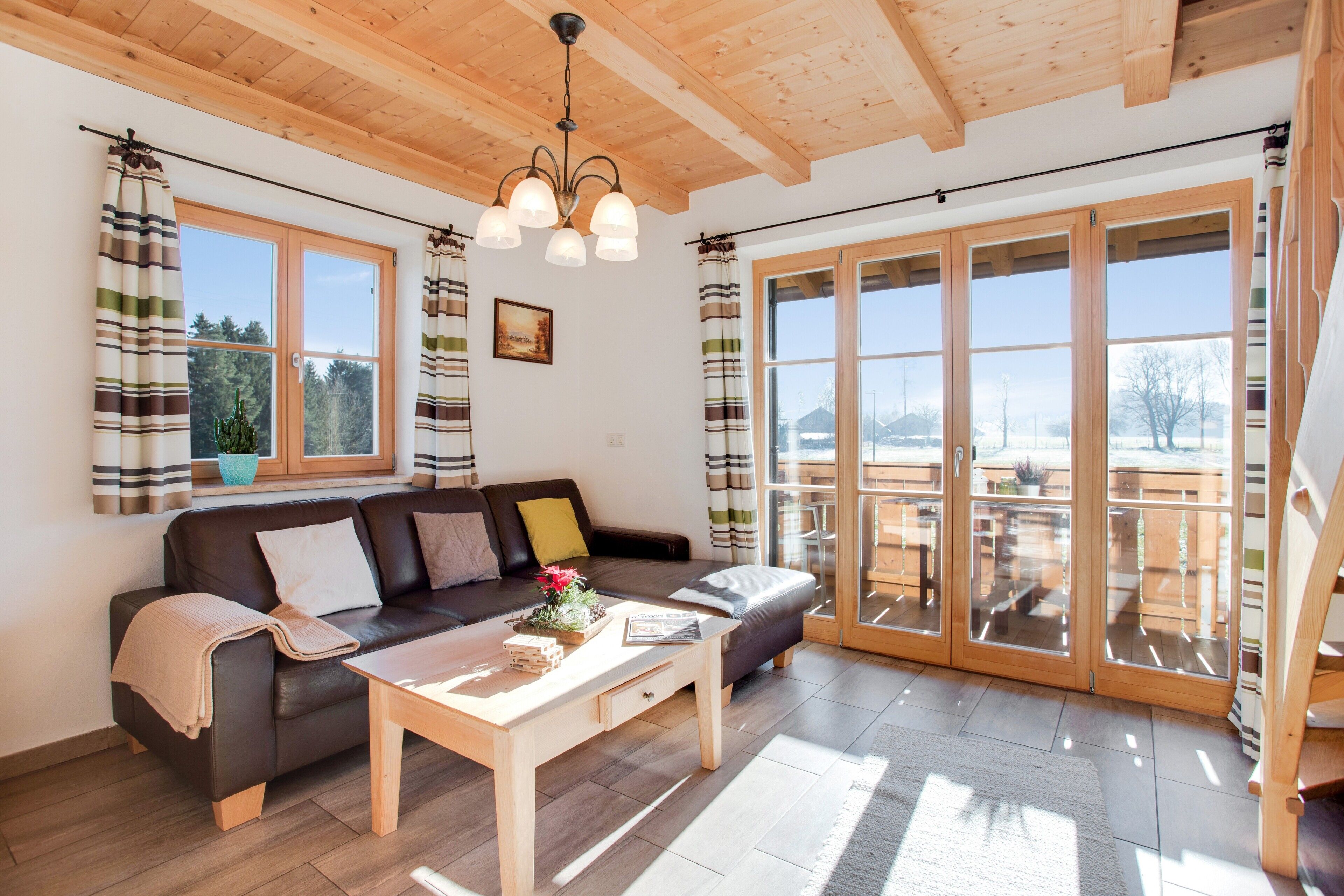 Fernseher, Kamin, Tischtennisplatte