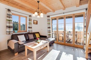 TV, fireplace, ping pong - Cosy Apartment "Seeblick" with Garden, Terrace & Wi-Fi (Bad Heilbrunn)