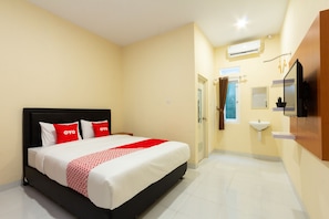 Standard Double Room | Free WiFi, bed sheets