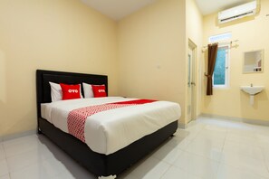 Deluxe Double Room | Free WiFi, bed sheets - Hotel O Yogyakarta near Universitas Gadjah Mada formerly Sellinas Guesthouse (Sewon)