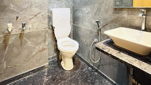 Deluxe Double Room | Bathroom - Hotel Regency (Amravati)
