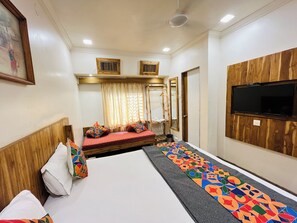 Luxury Quadruple Room | Soundproofing, bed sheets - Hotel Regency (Amravati)