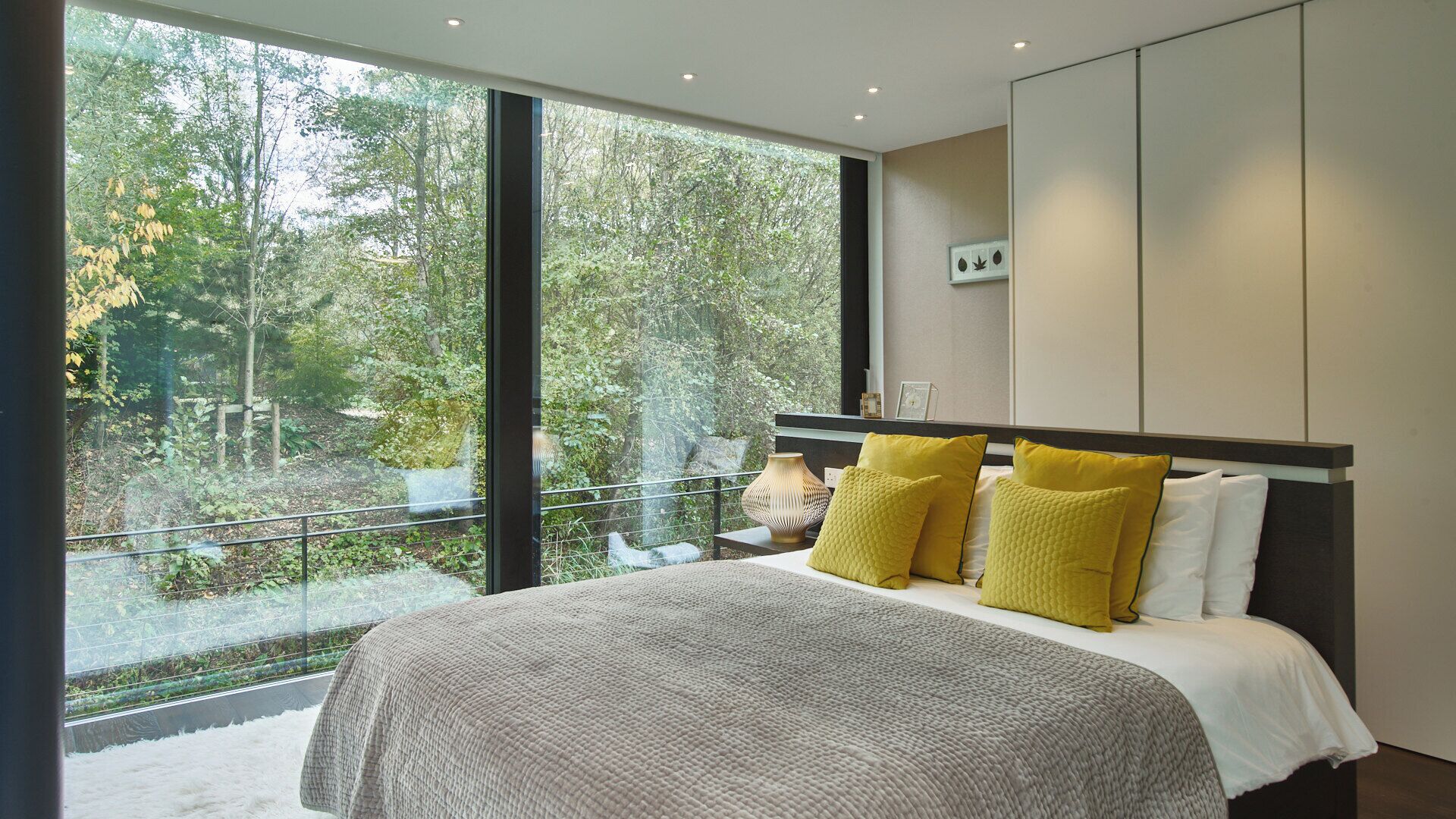 4 bedrooms, desk, iron/ironing board, travel cot