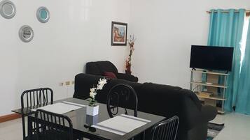 32-inch LED TV with cable channels, TV
