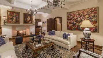 Luxury Villa | Living area | Fireplace