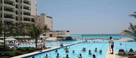 Outdoor pool, a heated pool