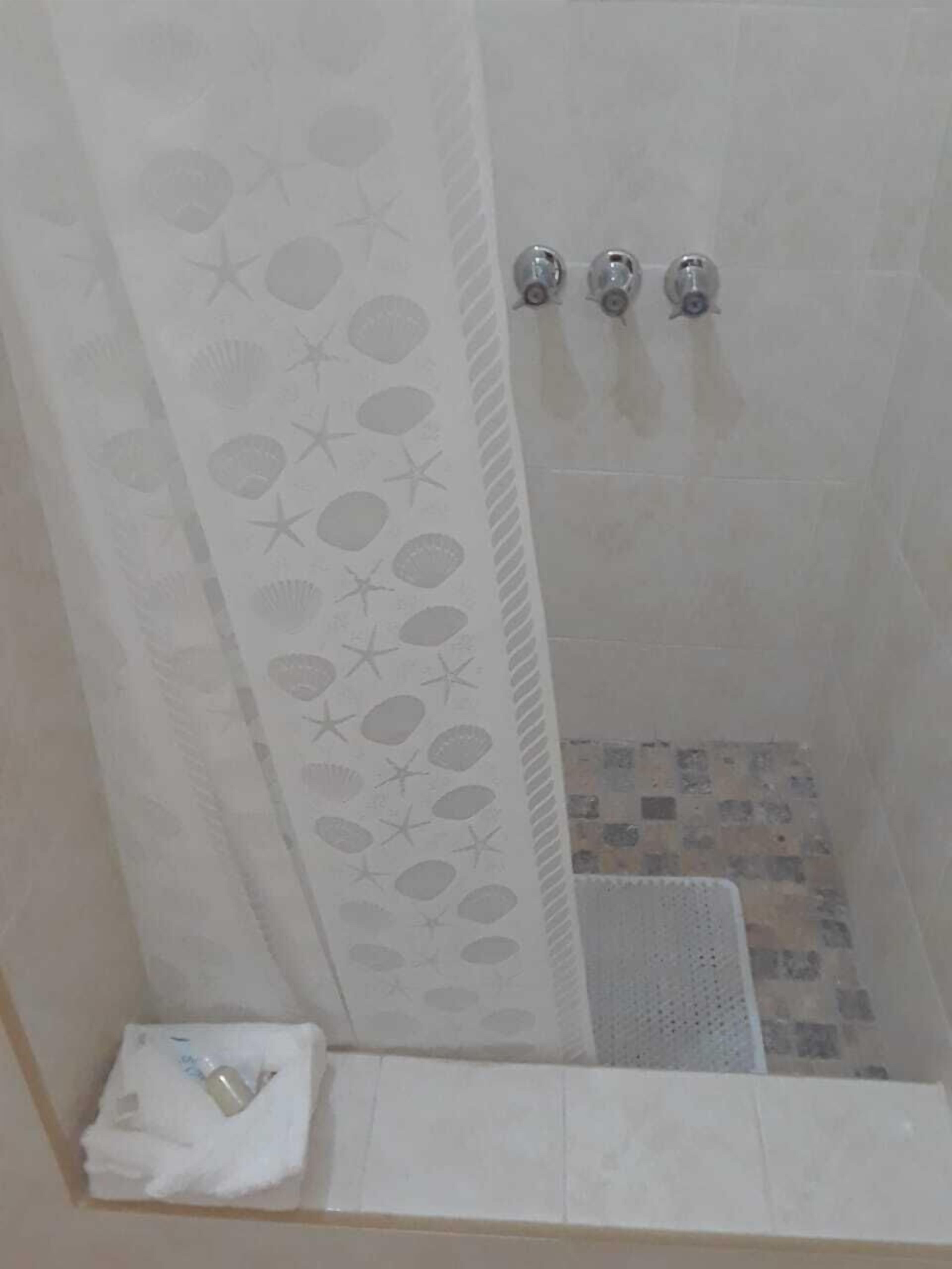Buồng tắm vòi sen