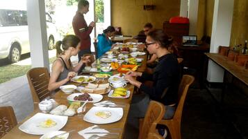 Free daily buffet breakfast