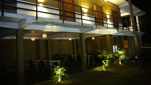 Front of property – evening/night - Italiano Safari House Udawalawe (Udawalawa)