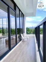 Design-Doppelzimmer, 1 King-Bett, Balkon, Bergblick | Balkon