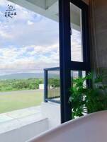 Panoramic Τετράκλινο Δωμάτιο, Περισσότερα από 1 Κρεβάτια, Μπαλκόνι, Θέα στο Βουνό | Μπάνιο | Δωρεάν προϊόντα προσωπικής περιποίησης, πιστολάκι μαλλιών, παντόφλες