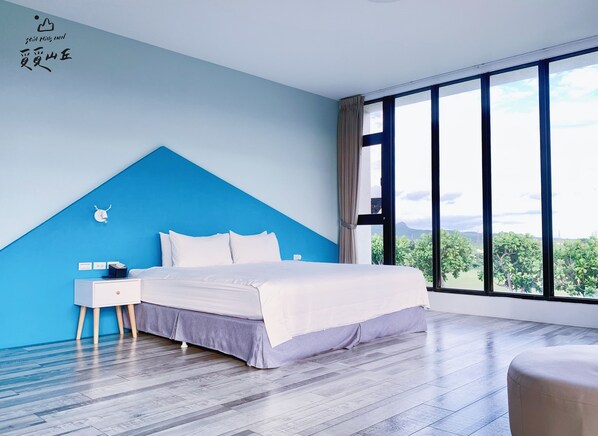 Design-Doppelzimmer, 1 King-Bett, Balkon, Bergblick | Hochwertige Bettwaren, Daunenbettdecken, kostenlose Minibar