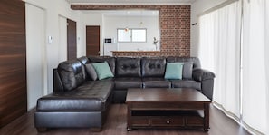 Deluxe House, 3 Bedrooms (Rekibu5, Two-storied building) - Kouri side village Rekibu (Nago)