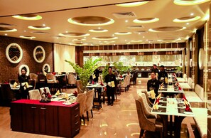 Breakfast and dinner served - Hotel Prince Viraj (Jabalpur)