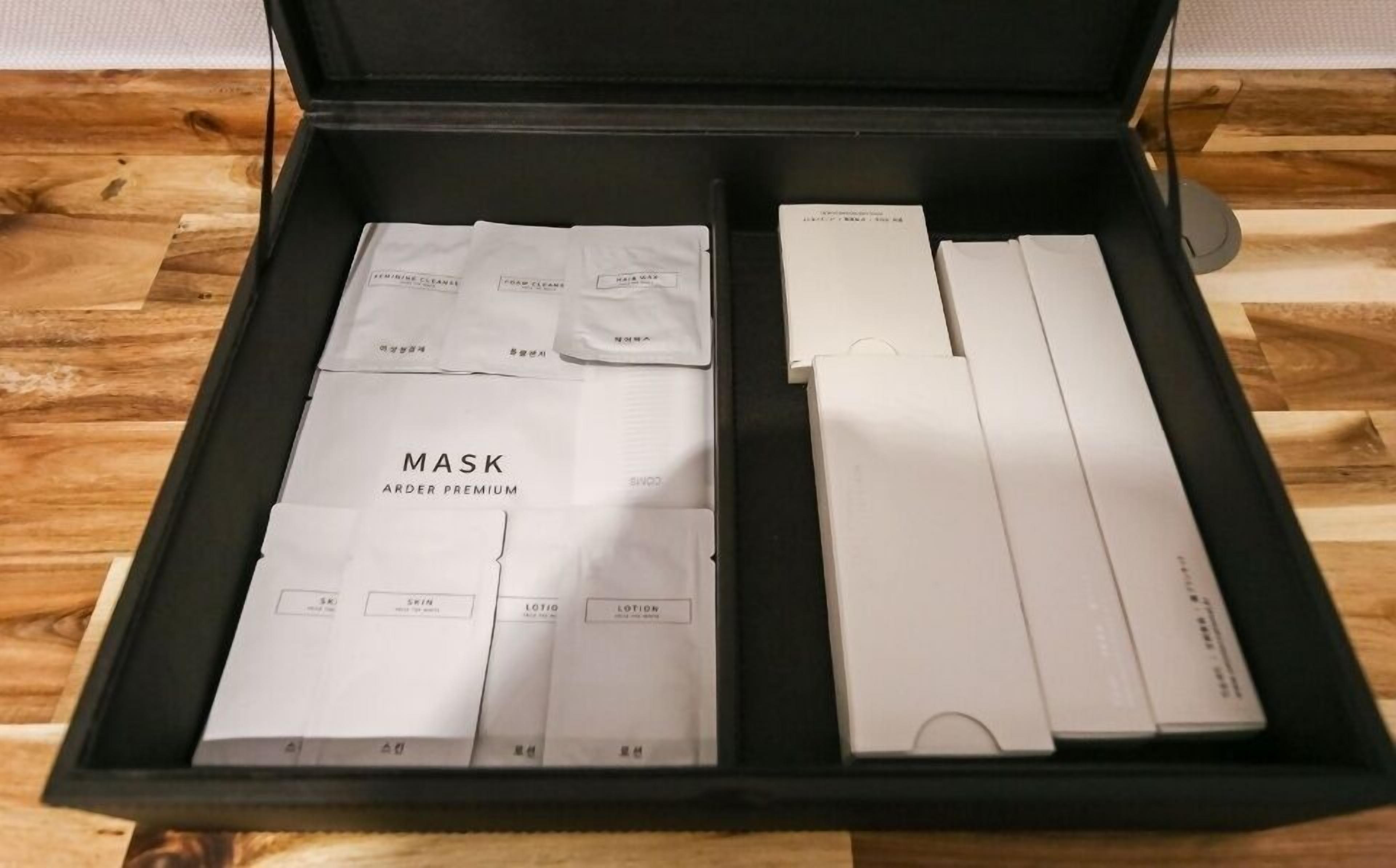 1 bedroom, premium bedding, down duvets, blackout curtains