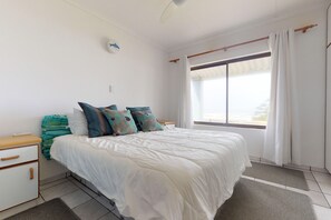 Comfort House, 3 Bedrooms | 3 bedrooms, blackout curtains, free cots/infant beds, bed sheets - Glentana Views (Glentana)