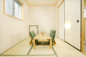 50-inch flat-screen TV with cable channels, TV, toys - Zenith's House (Osaka)