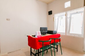 Reception - Capital O 1898 Louise Place (Cianjur)