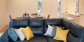 [Equipped with the latest equipment] Rental villa HAKUBA HOKUJO | Living area | Flat-screen TV, Netflix - Hakuba Hokujo (Hakuba)