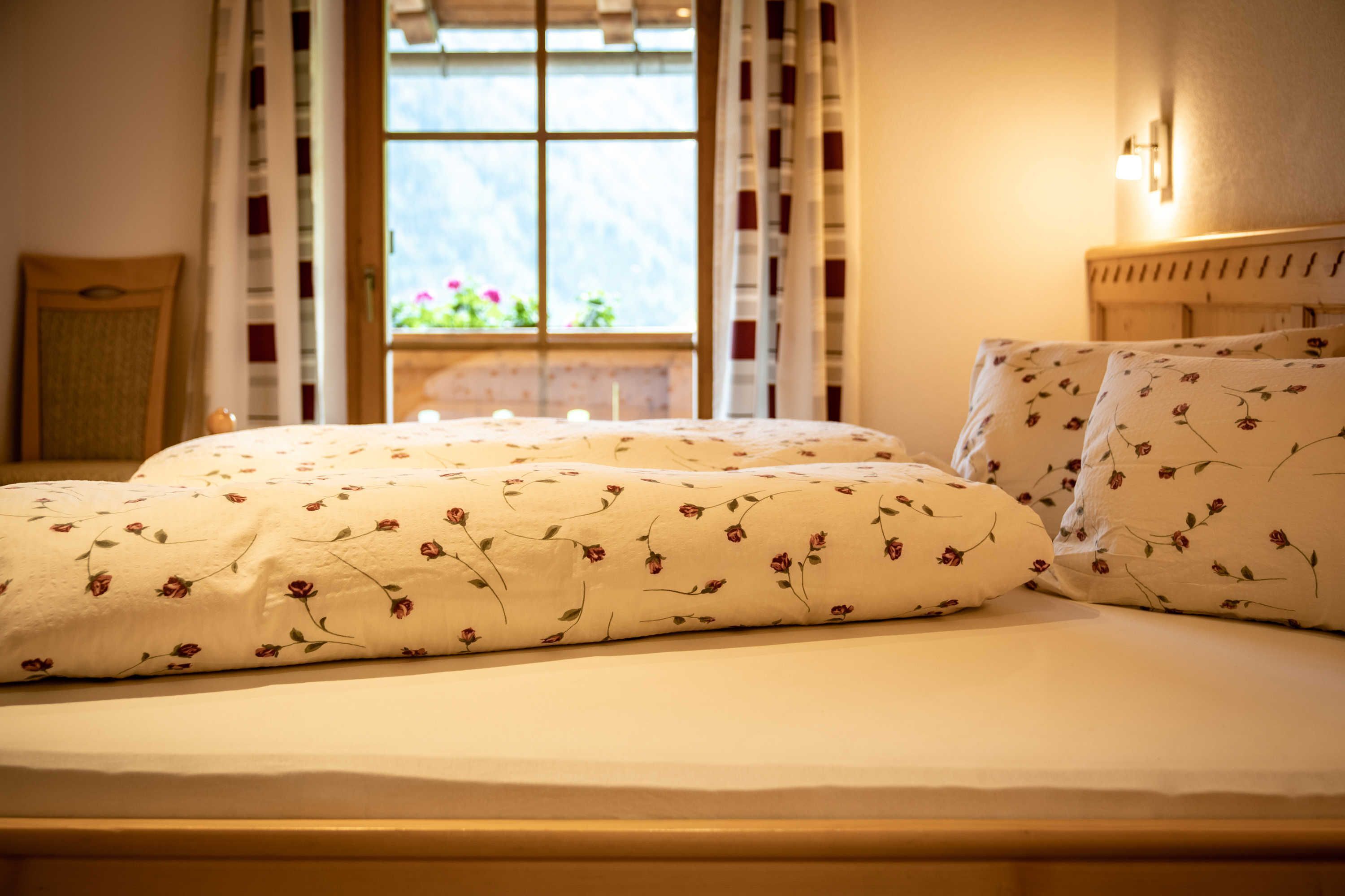 1 bedroom, desk, WiFi, bed sheets