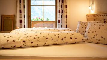 1 bedroom, desk, WiFi, bed sheets