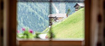 Apartment Kreuzspitze on the second floor at House Gutwenger