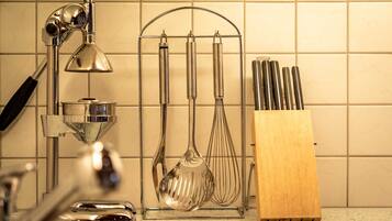 Fridge, oven, dishwasher, highchair