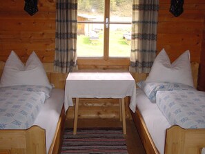 3 bedrooms, bed sheets