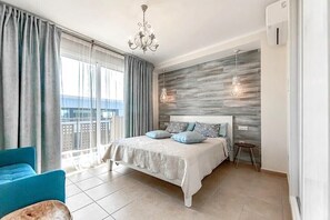 3 chambres, coffres-forts dans les chambres, bureau