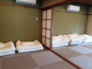 Family Villa, Non Smoking, Courtyard View | 1 bedroom, individually decorated, blackout drapes, soundproofing