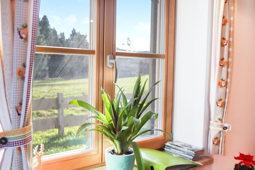 Cosy Apartment "Bergblick" with Garden, Terrace & Wi-Fi; Parking Available