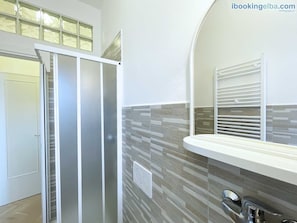 Badewanne, Haartrockner
