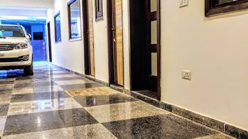 Pintu masuk properti