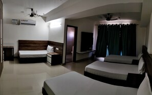 Deluxe Quadruple Room | Desk, free WiFi - pride Home (Chandigarh)