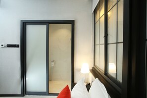 Superior Queen Room | Bathroom
