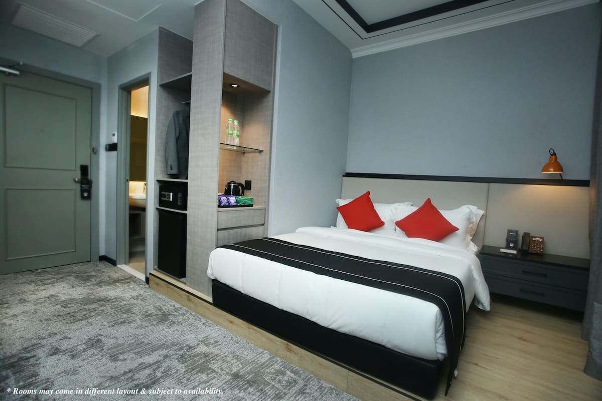Deluxe Queen Room