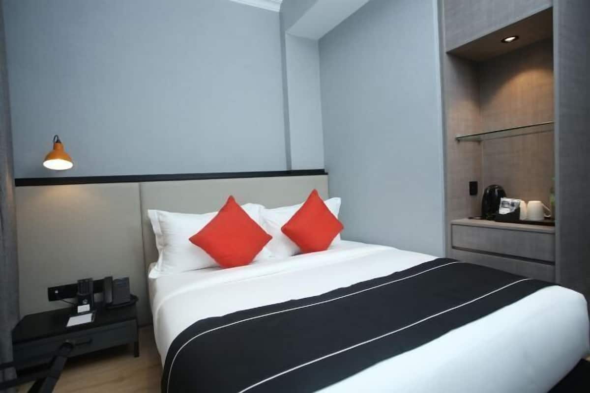 Minibar, in-room safe, individually decorated, individually furnished