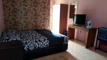 1 bedroom, iron/ironing board