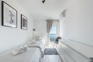 3 habitaciones, tabla de planchar con plancha y cunas gratuitas 