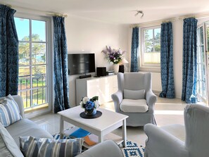 Unclassified image, 4 of 18, button