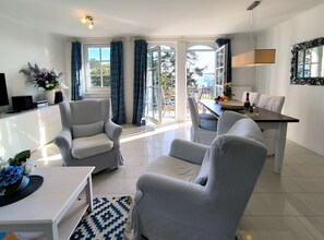 Unclassified image, 5 of 18, button