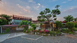 Garden - Truedy Pension (Taean)