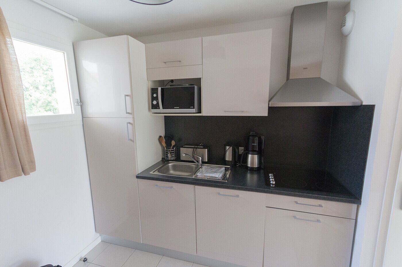 Réfrigérateur, micro-ondes, four, lave-vaisselle