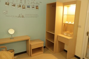 Triple Room | Desk, free WiFi, bed sheets - Kinmen Happiness Homestay (Jinning)