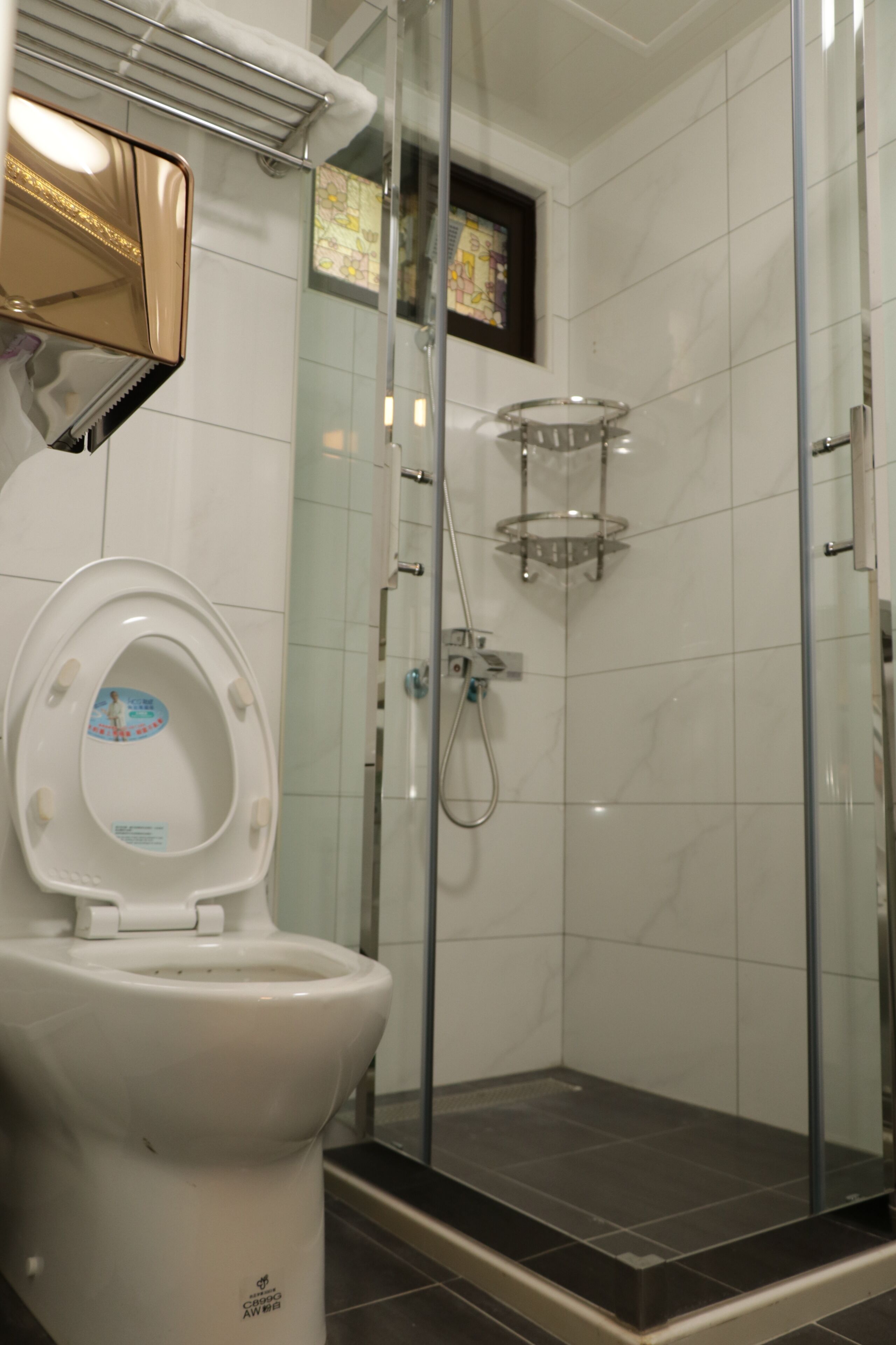 Double Room | Bathroom | Shower, free toiletries, hair dryer, slippers